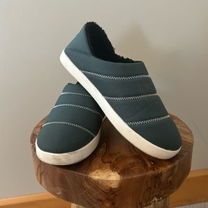 Toms x Krost forest green slide-ons